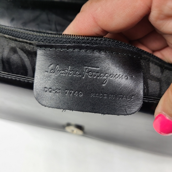 Salvatore Ferragamo vintage leather envelope purse - Picture 4 of 14